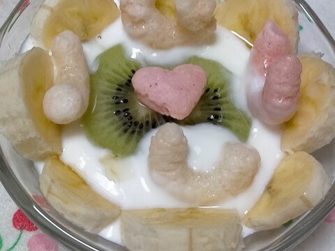 ひな祭りキャラメルコーンとキウイ*バナナヨーグルト